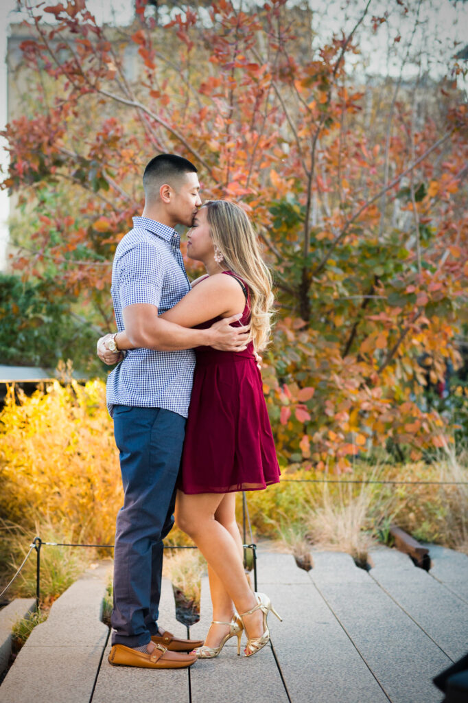 couple embracing on the Highline in NYC